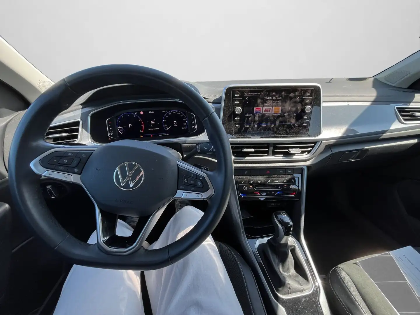 Volkswagen T-Roc Style 1.5 TSI DSG ACC AHK LED NAVI PDC RFK Silber - 2