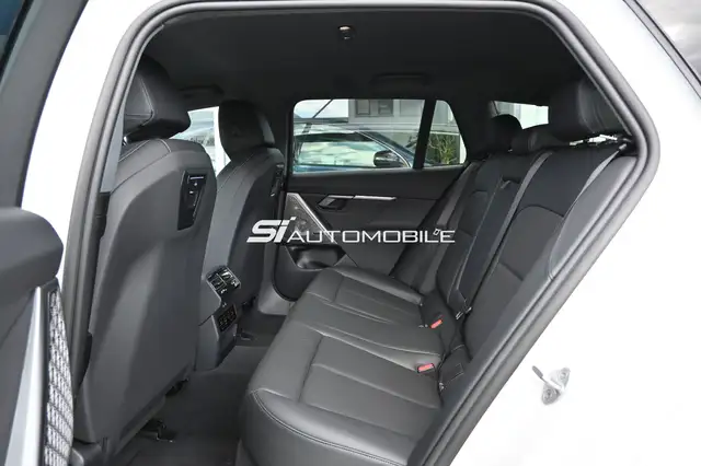 BMW 5 Series view 13