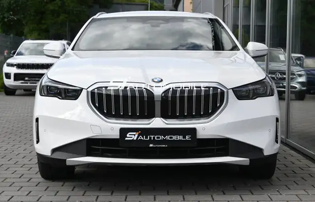 BMW 5 Series view 8