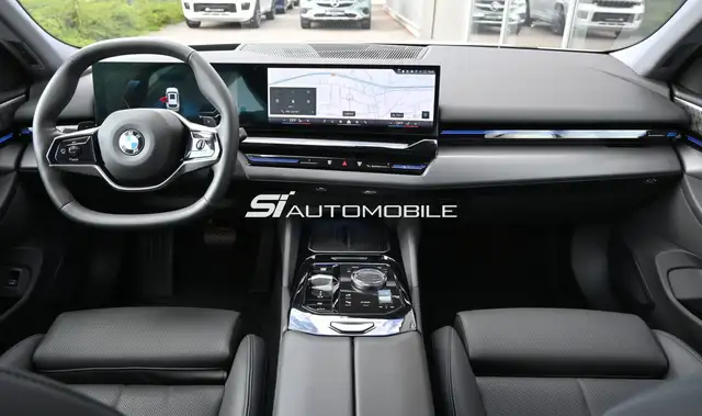 BMW 5 Series view 11