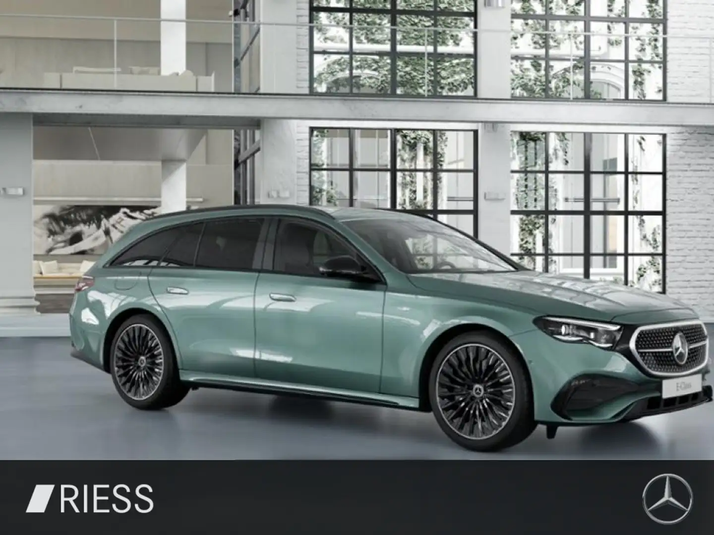 Mercedes-Benz E 300 e T AMG Sport Night Distr AHK Burmes Ambi 360 Silber - 2