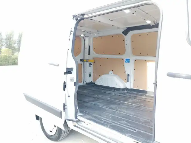 Ford Transit Custom view 8