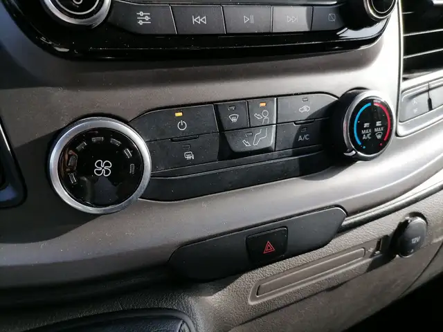 Ford Transit Custom view 13