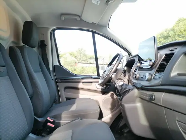 Ford Transit Custom view 6