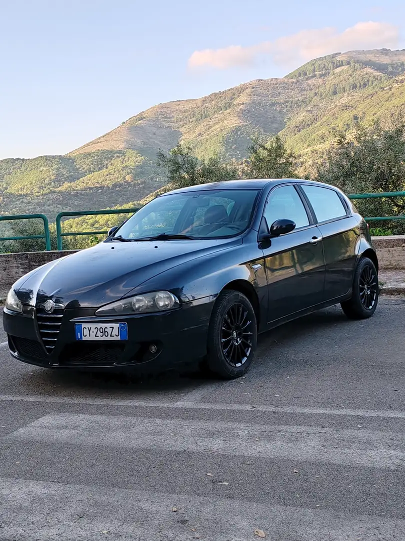 Alfa Romeo 147 1.9 JTD 16V M-Jet Progression Noir - 1