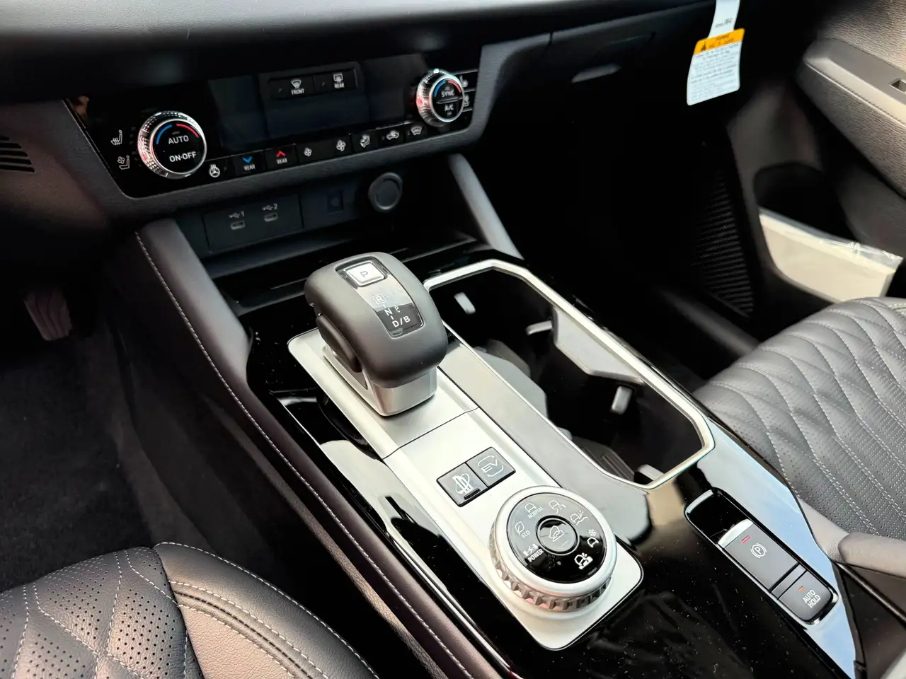 Mitsubishi Outlander снимка Mitsubishi Outlander