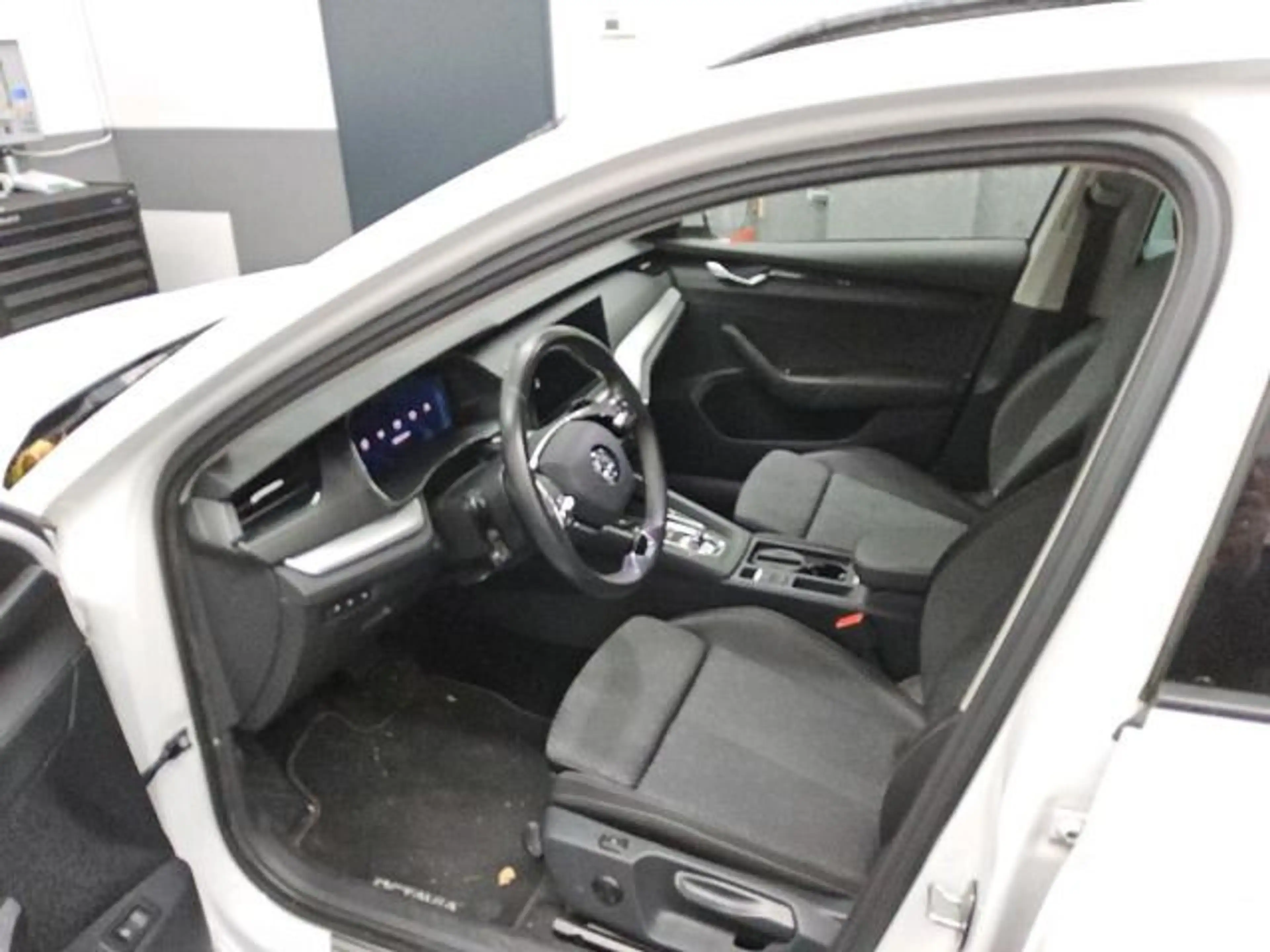 Skoda Octavia Combi 1.4TSI iV DSG Clever AHK Matrix 18 — photo 5