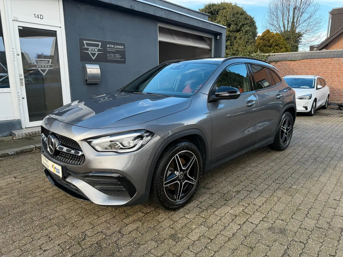 Mercedes-Benz GLA 220 d AMG Line Max Voll Pano 360° Standheiz Šedá - 1