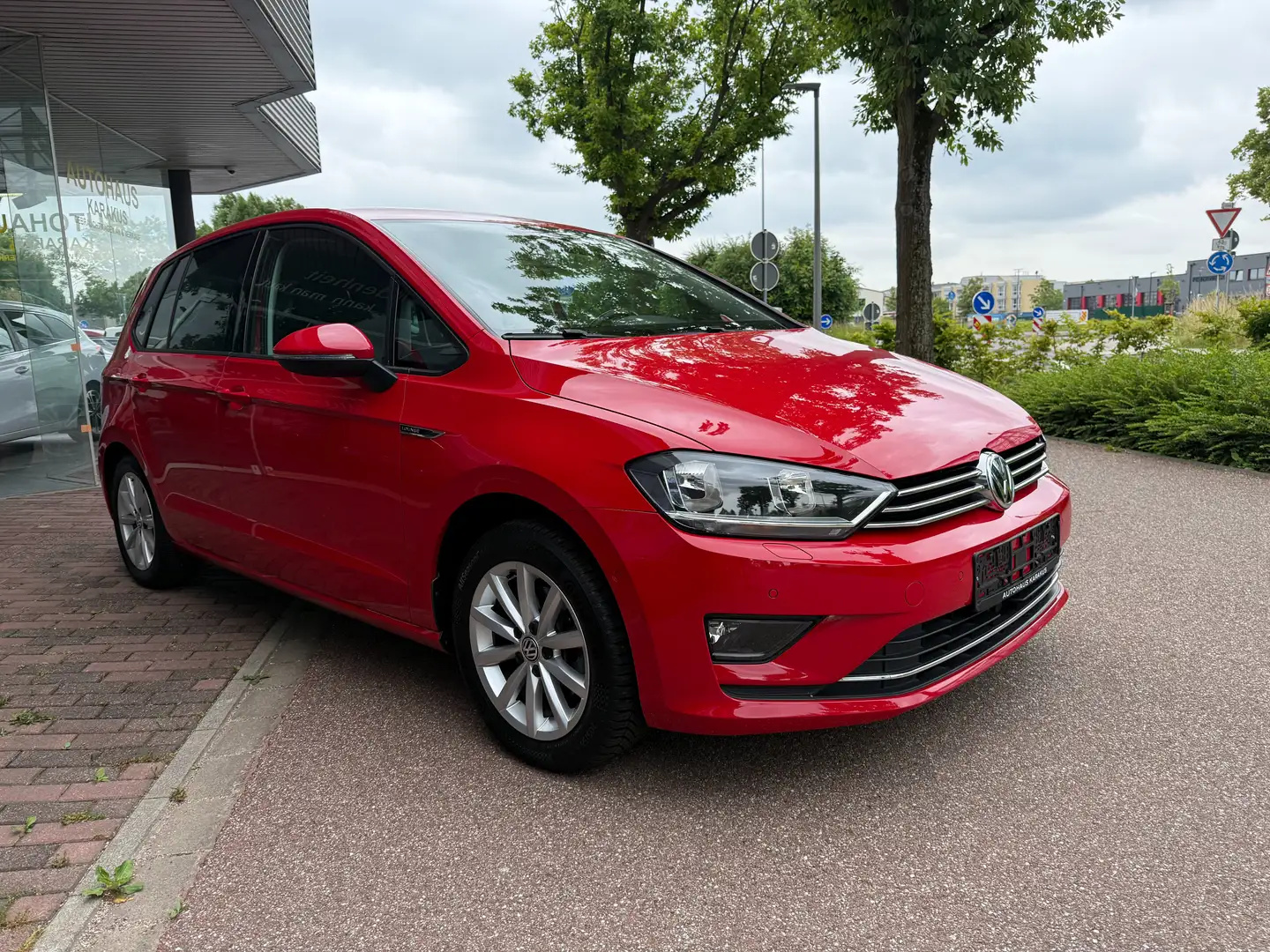 Volkswagen Golf Sportsvan 2.0 TDI DSG Lounge Navi/Park-Ass./AHK/MFL Rood - 1