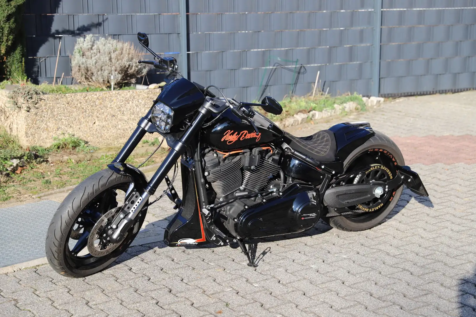 Harley-Davidson FXDR 114 Custom Bike Černá - 1