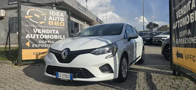Renault Clio view 2