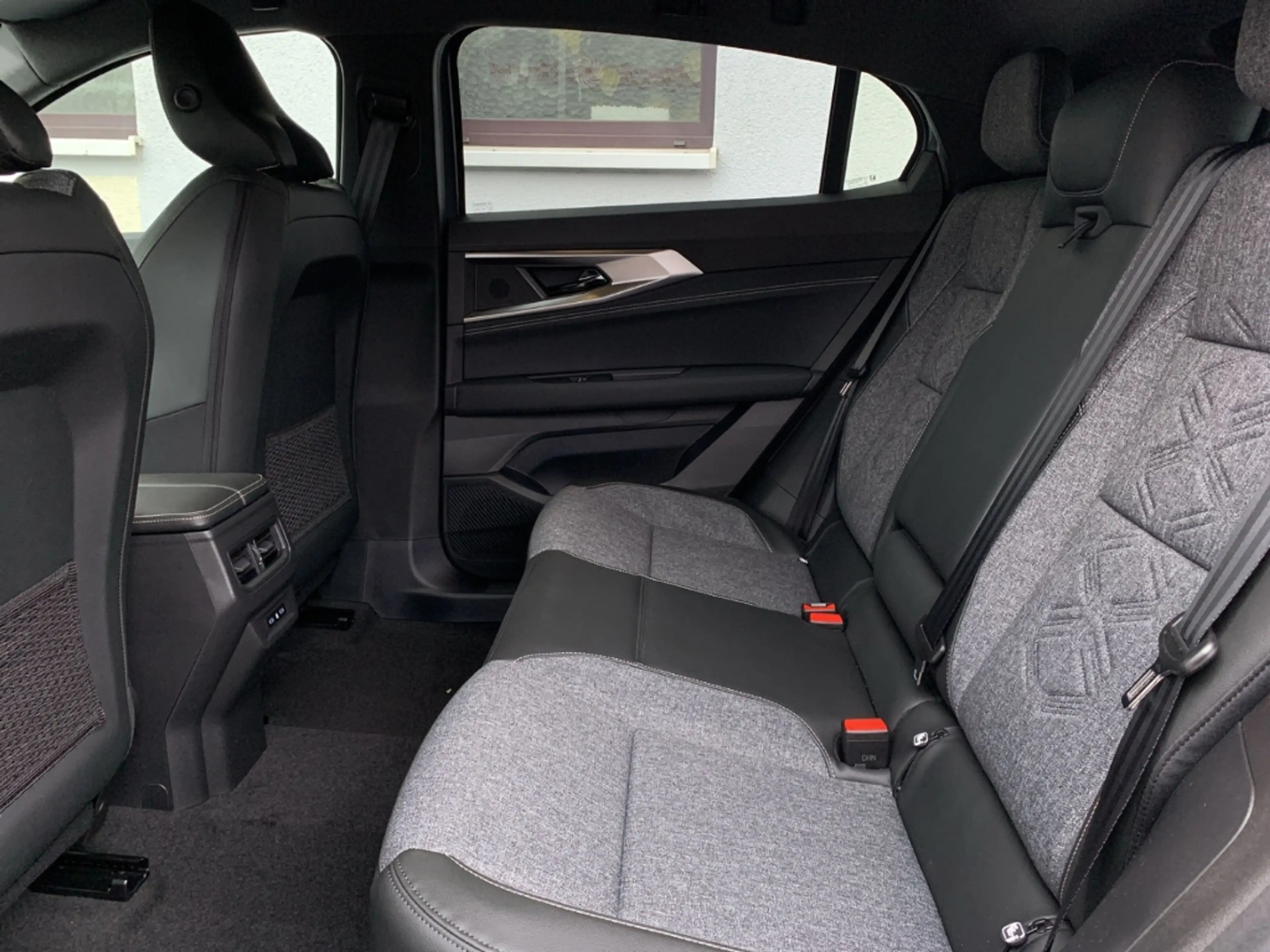 Renault Rafale TECHNO E-TECH FULL HYBRID 200 Techno SHZ+KLIMA — photo 11