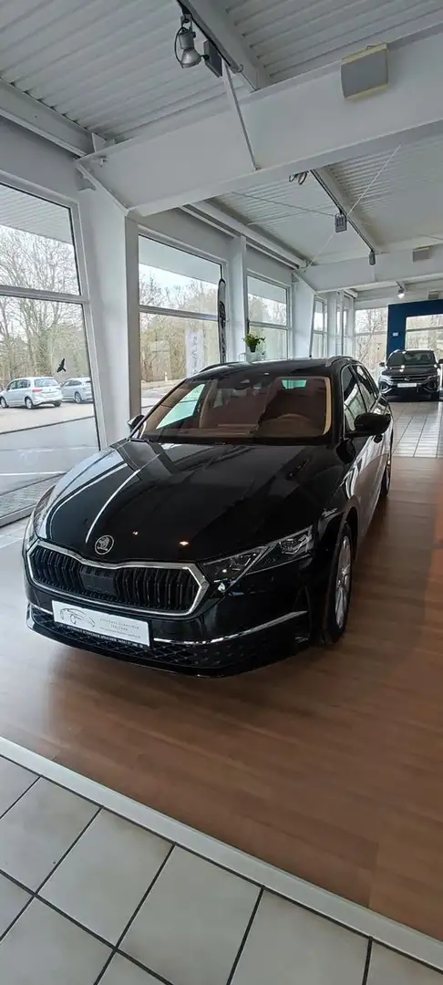 Skoda Octavia 1.5 TSI MHEV 110kW DSG Selection Schwarz - 1