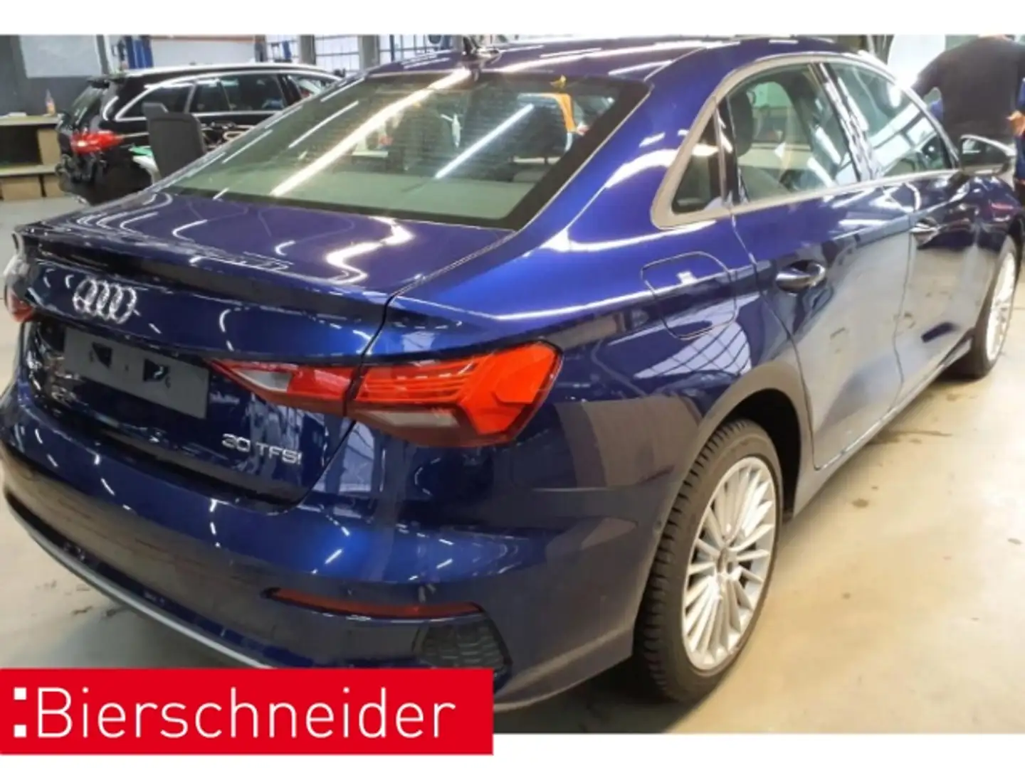 Audi A3 Limousine 30 TFSI Advanced NAVI SHZ PDC LED Blau - 2