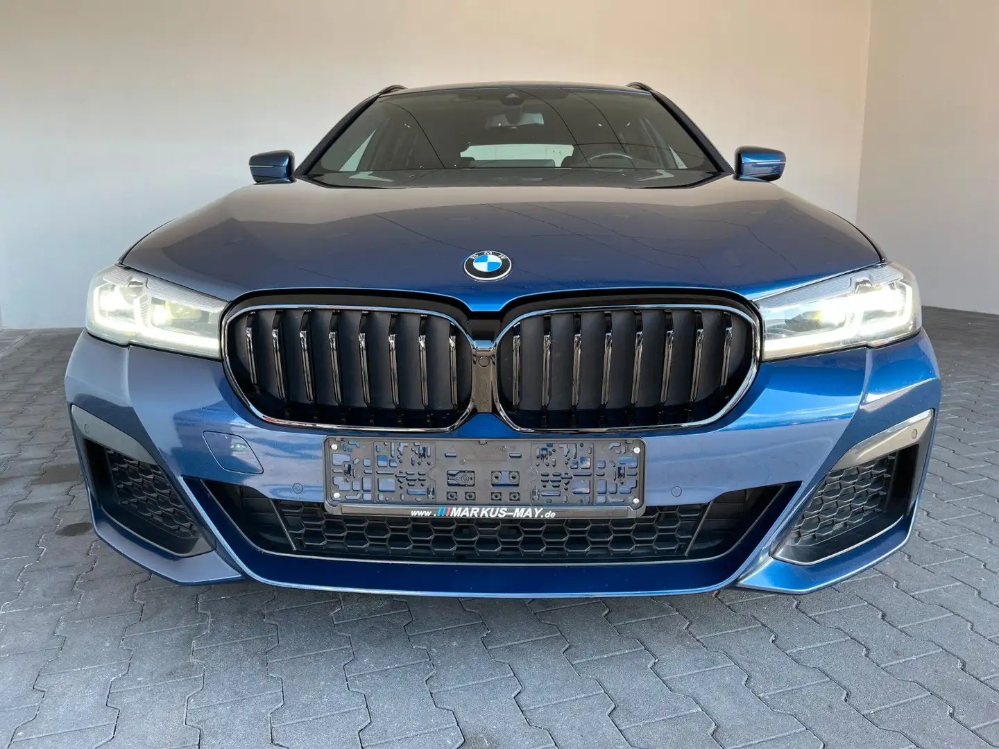 BMW 530 e Touring xDrive M Sport Pano sAHK DAB HiFi Blauw - 2