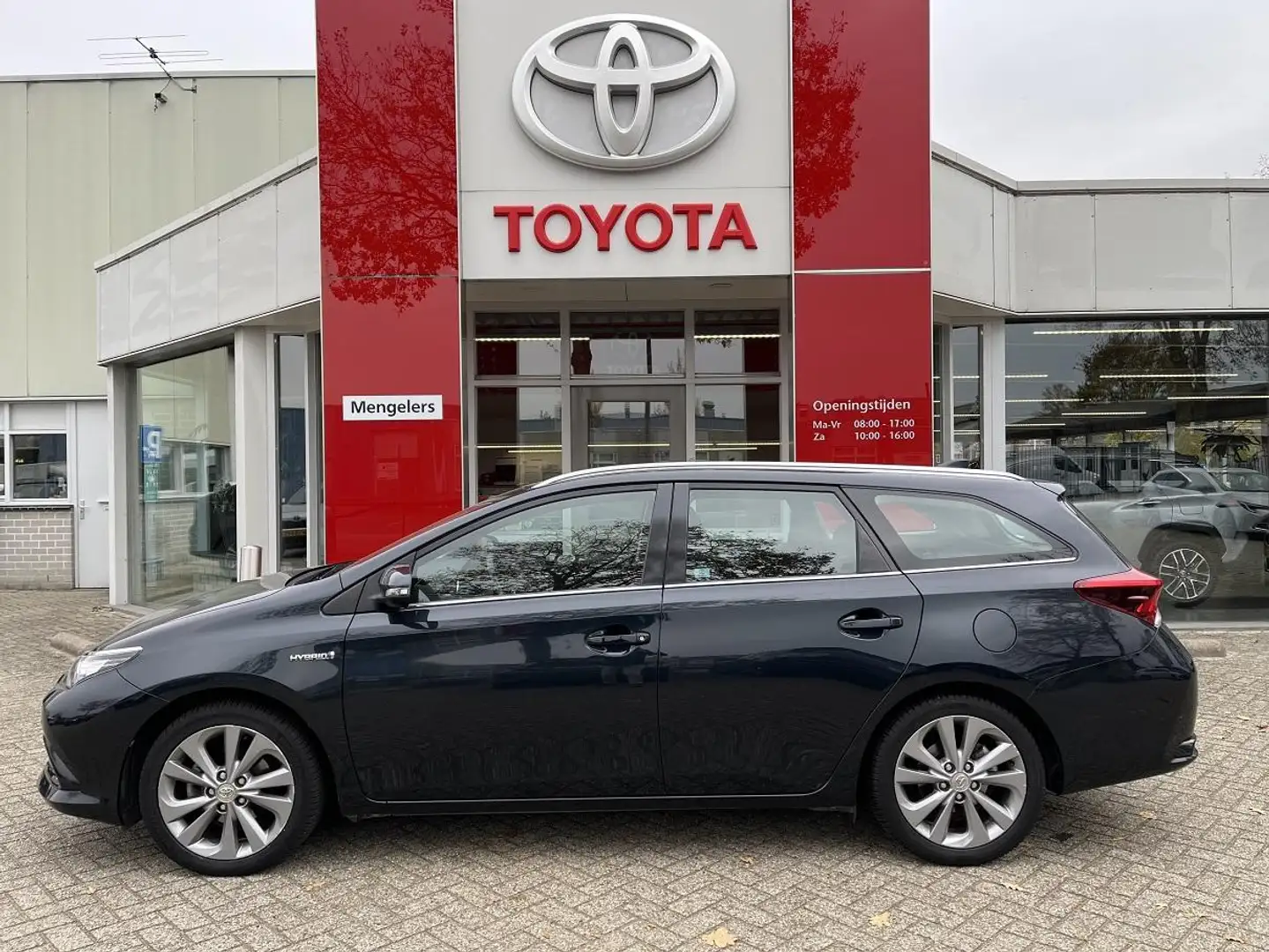 Toyota Auris Touring Sports 1.8 Hybrid Dynamic Edition | Rijkla Bleu - 2