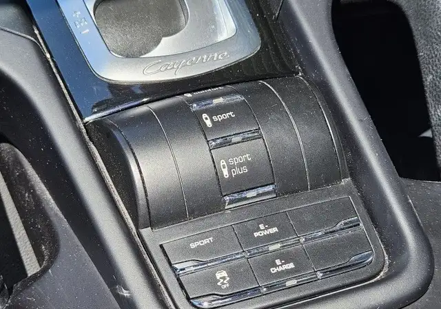 Porsche Cayenne view 14