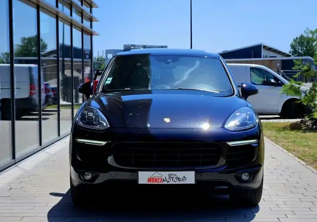 Porsche Cayenne view 2