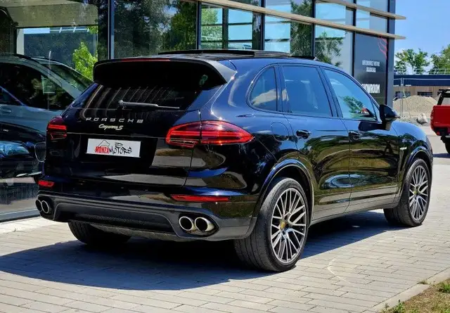 Porsche Cayenne view 8