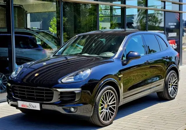 Porsche Cayenne view 3