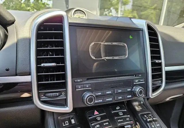 Porsche Cayenne view 9