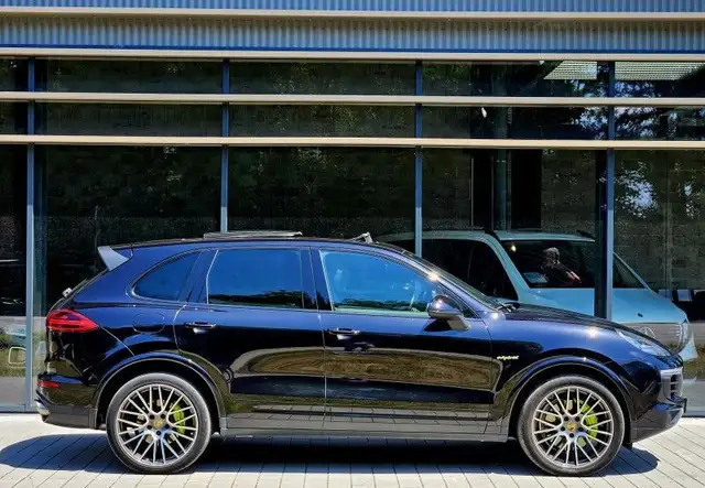 Porsche Cayenne view 4