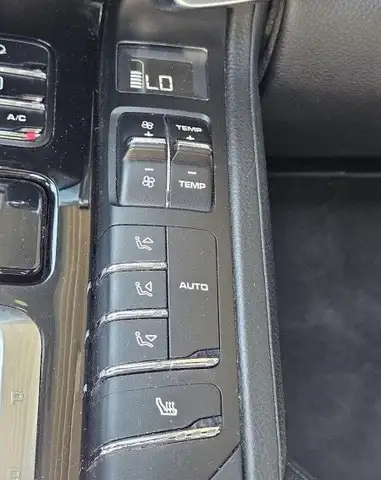 Porsche Cayenne view 12