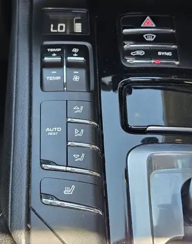 Porsche Cayenne view 13