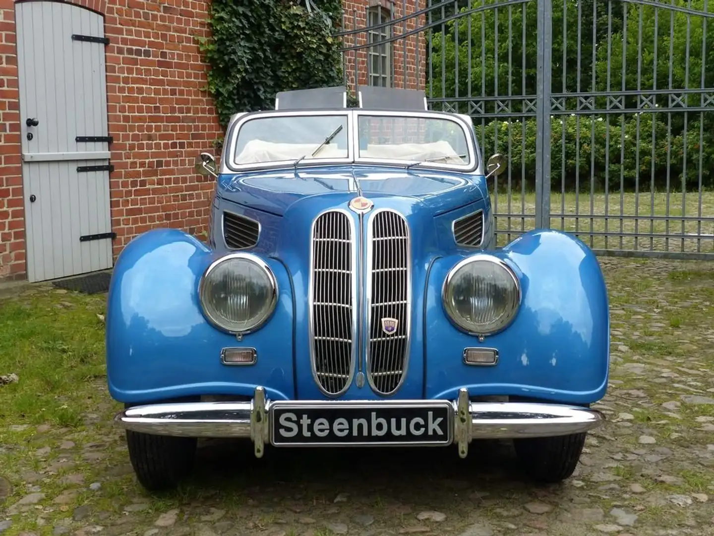 Oldtimer EMW 327-2 Cabriolet - sansationelle Farbgebung Niebieski - 2