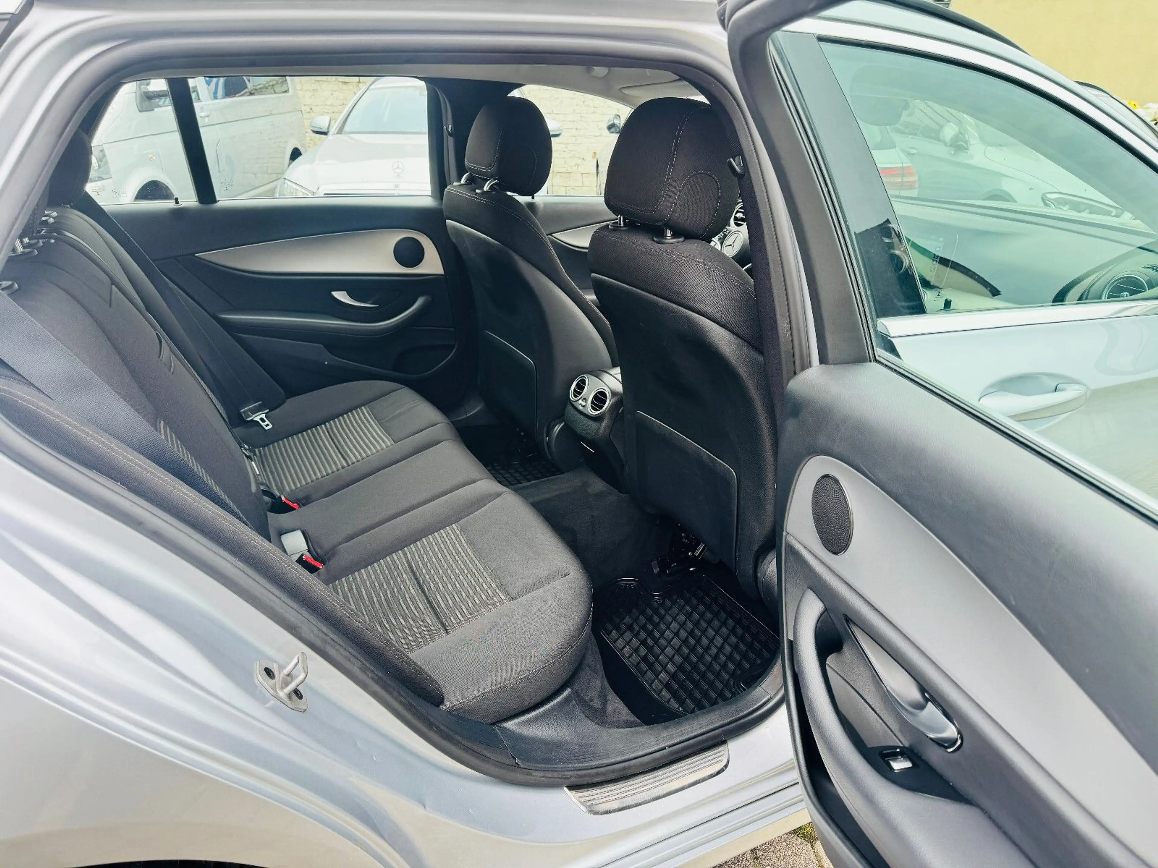 Mercedes-Benz E 220 E -Klasse Avantgard E 220 d, Kamera, TOP-Zustand — photo 15