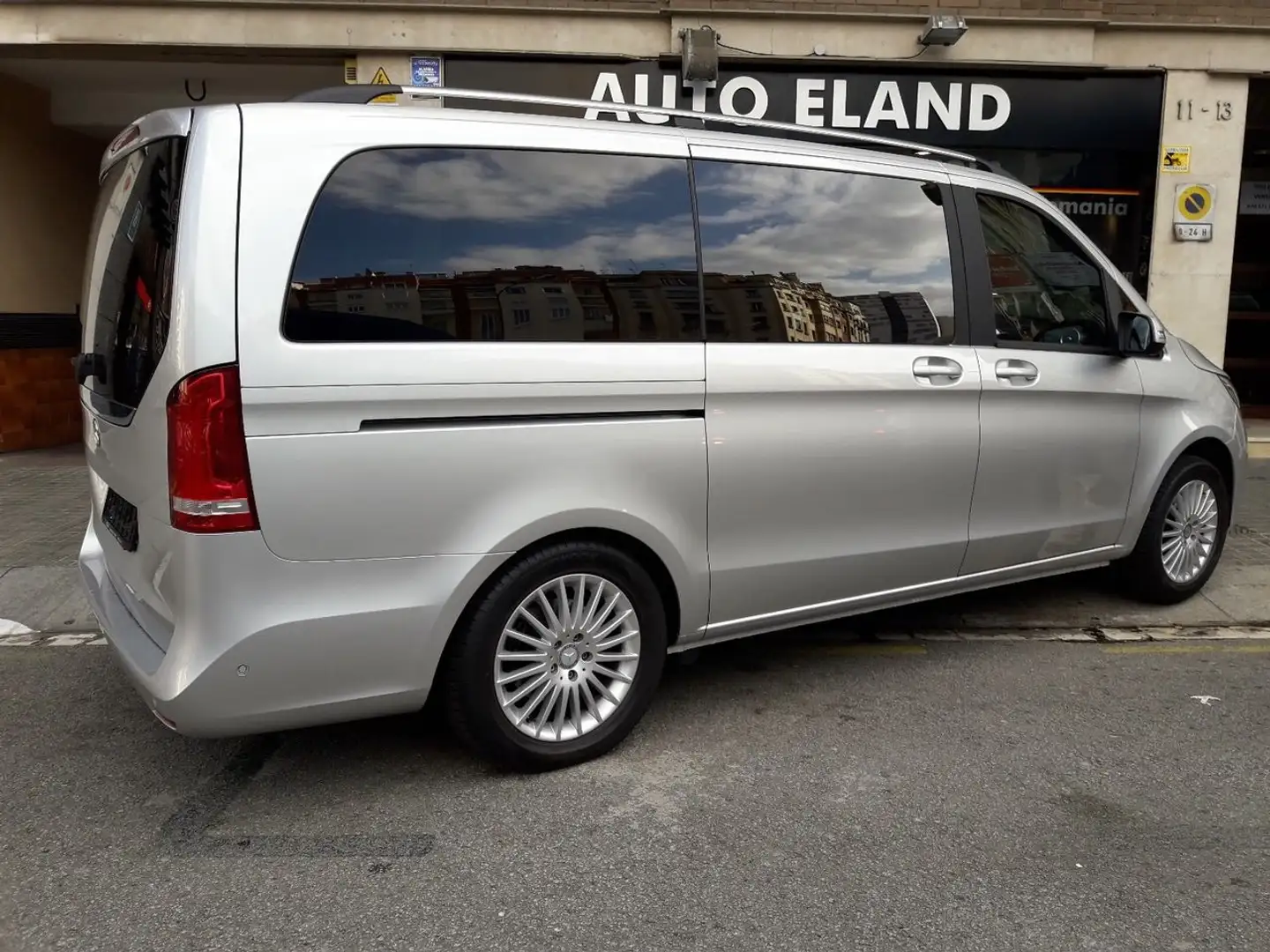 Mercedes-Benz V 250 250BT Largo 7G Tronic Plateado - 1