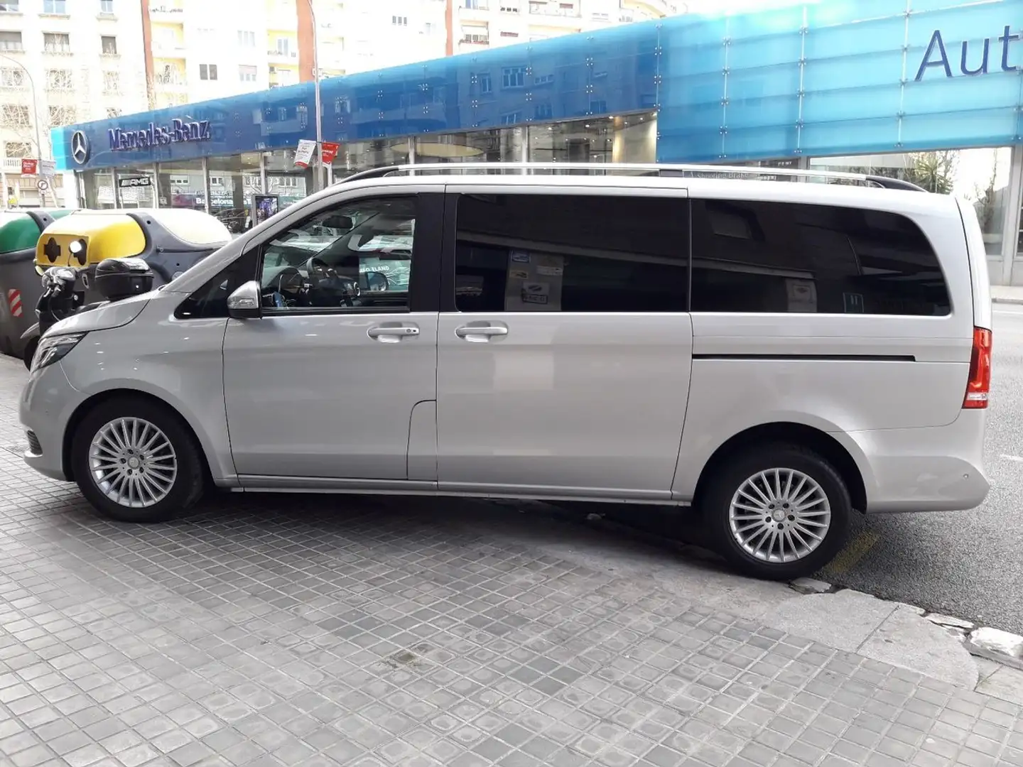Mercedes-Benz V 250 250BT Largo 7G Tronic Plateado - 2
