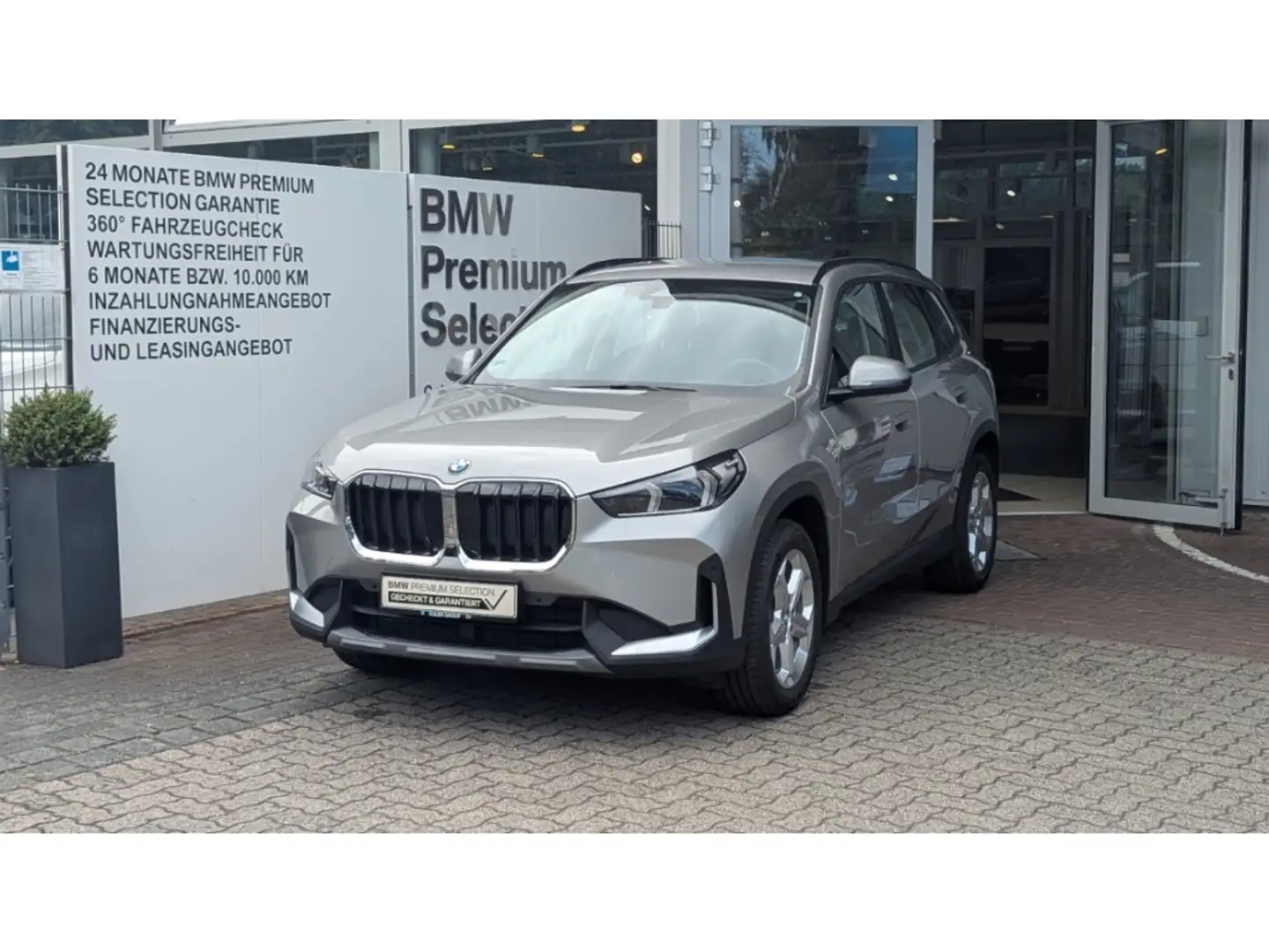 BMW X1 sDrive18i DKG Aktiv/Sportsitze 18''LMR HUD LCProf Silber - 2