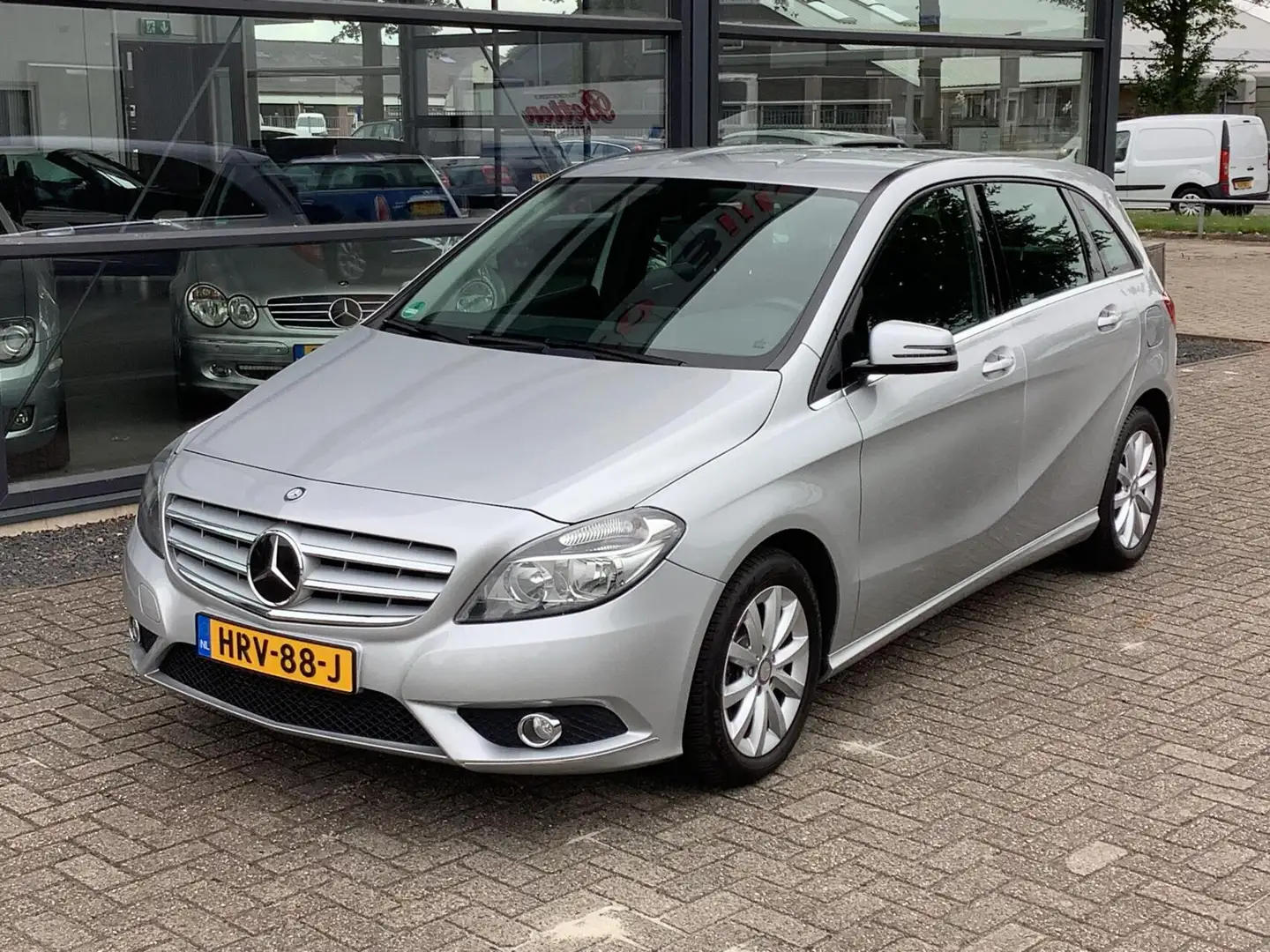 Mercedes-Benz B 180 Ambition, automaat, cruise, navi, trekhaak Grijs - 2