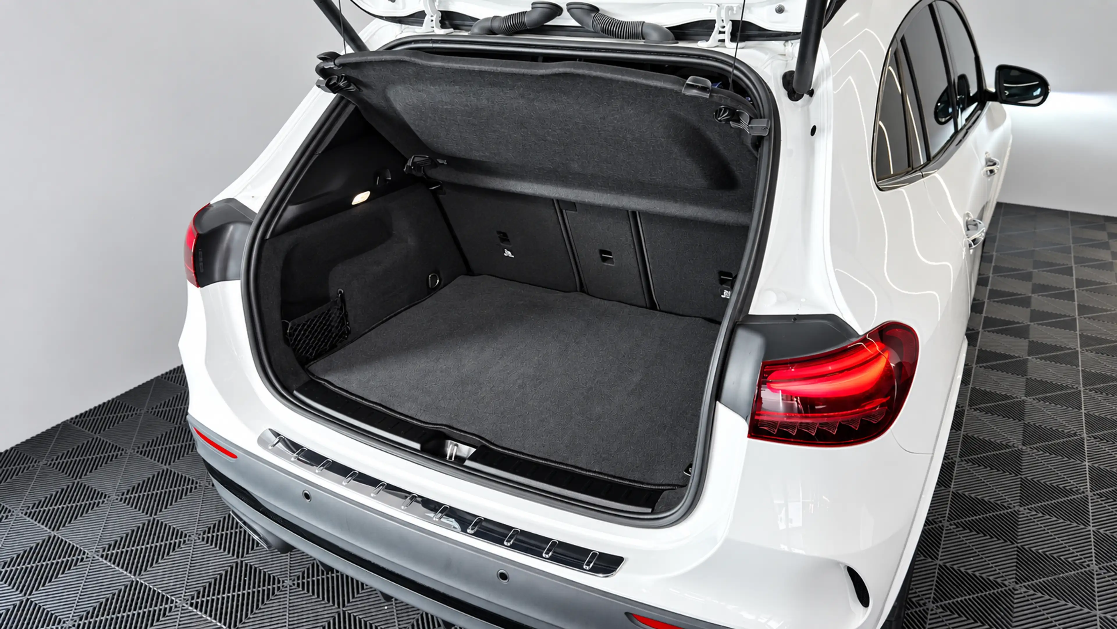 Mercedes-Benz GLA 220 GLA-Klasse GLA 220 d 4Matic AMG Line (EURO 6e) — photo 8