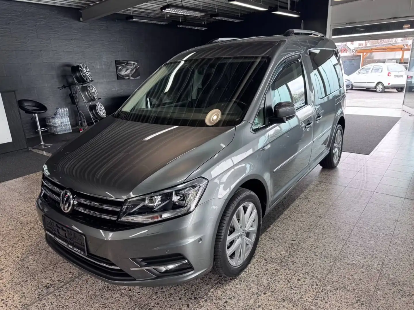 Volkswagen Caddy Caddy 2.0TDI Highline de 7 plazas Gris - 1