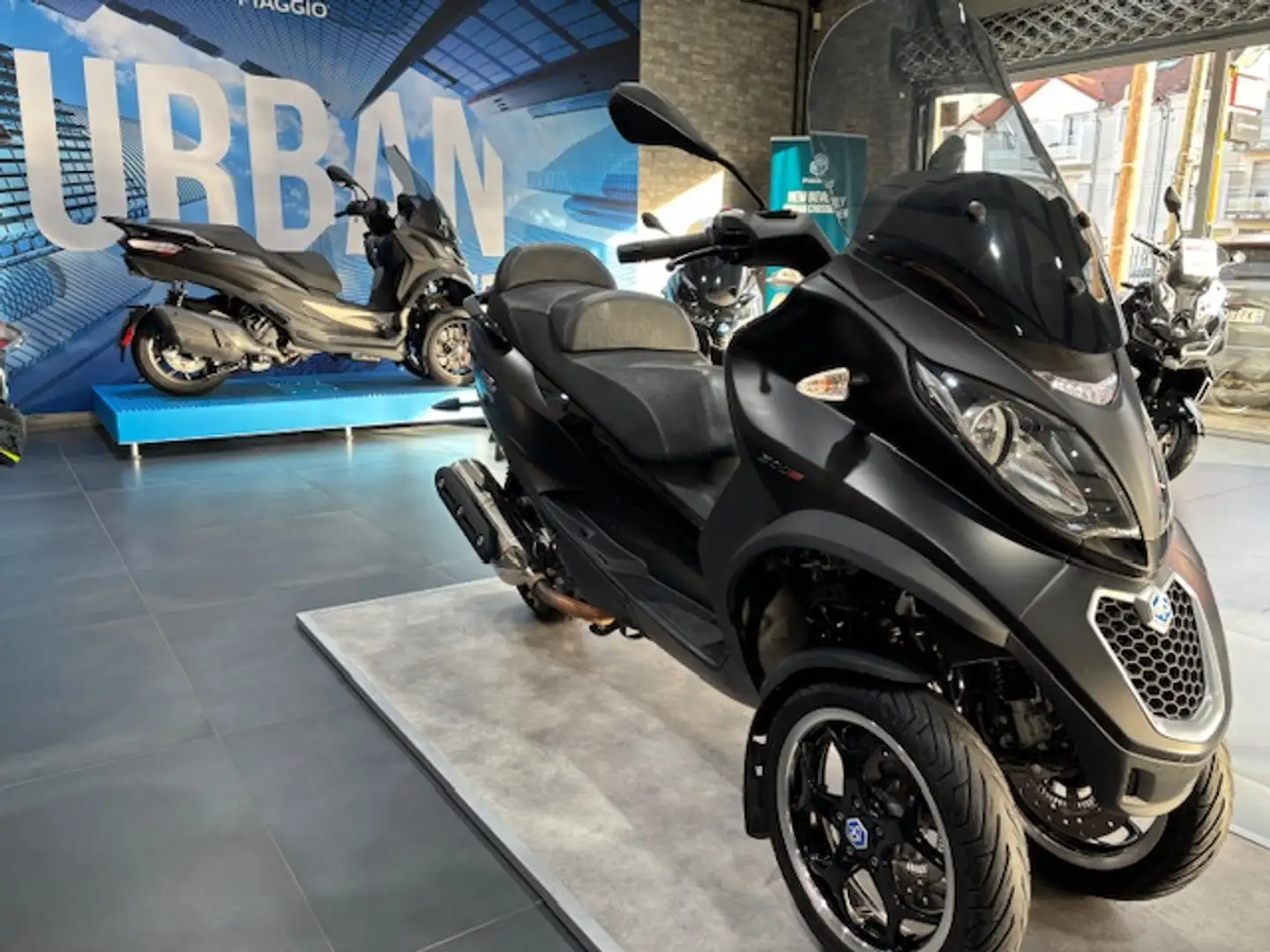 Piaggio MP3 500 Zwart - 2