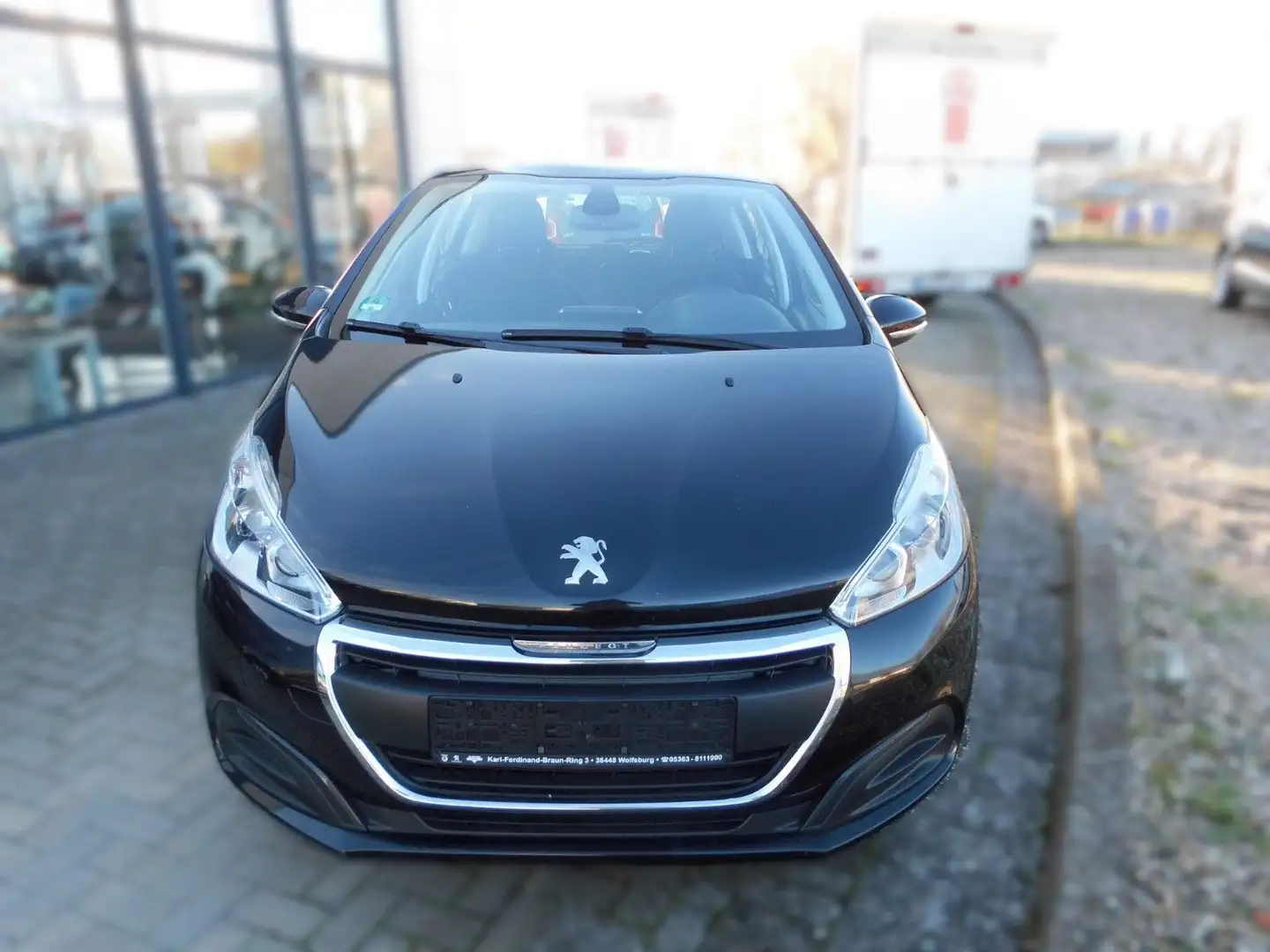 Peugeot 208 Active Schwarz - 2