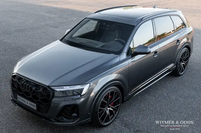 Audi Q7 view 8
