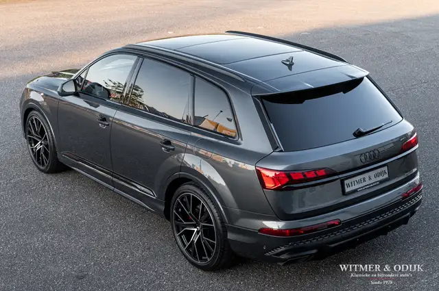 Audi Q7 view 2