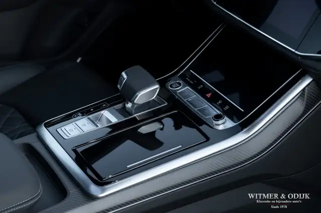 Audi Q7 view 10