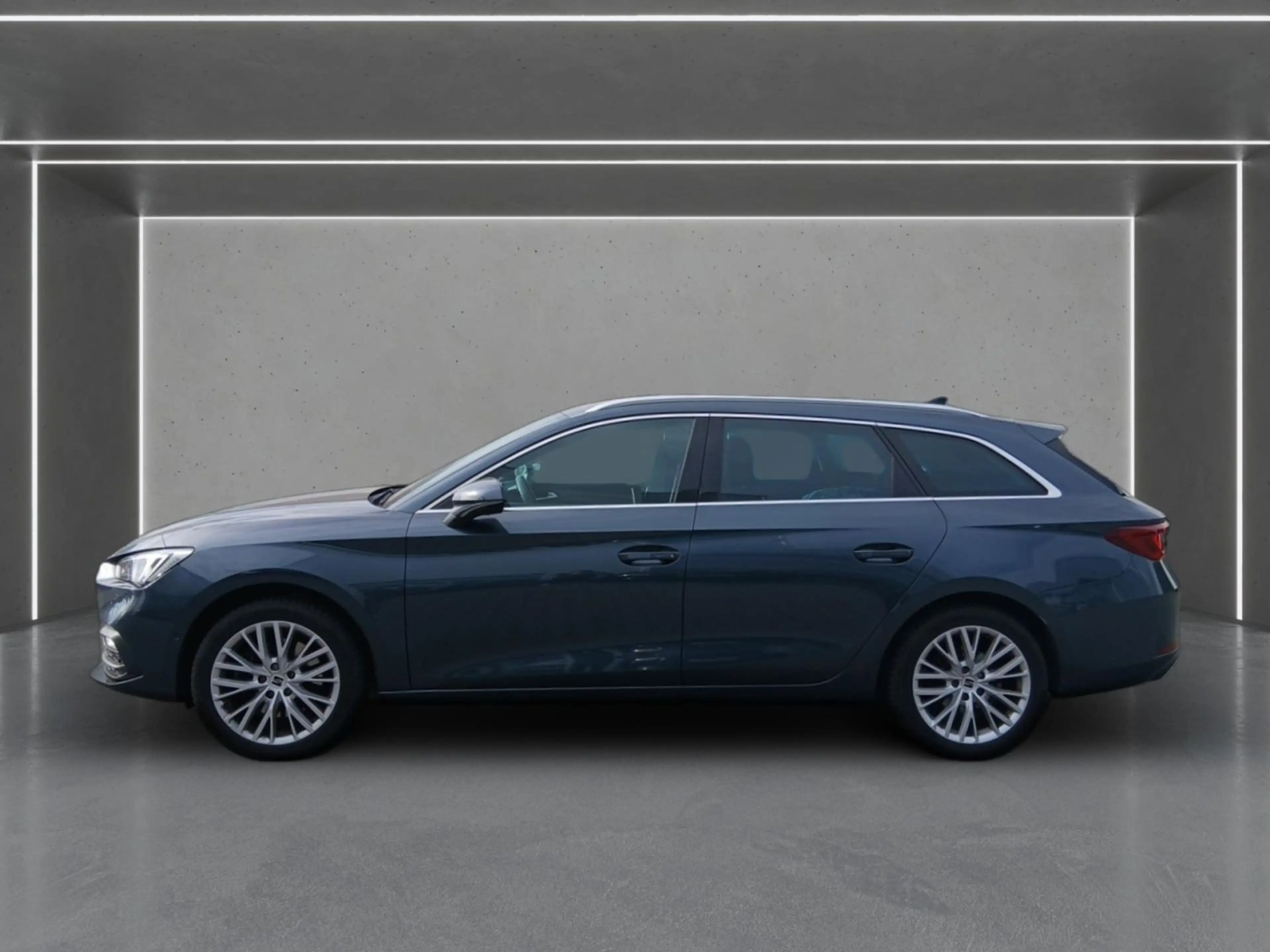 SEAT Leon ST 1.5 eTSI Xcellence DSG *AHK*ACC*R-CAM* — photo 4