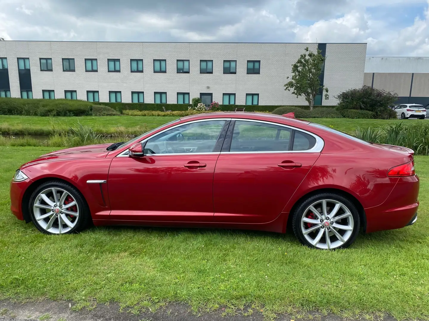 Jaguar XF 2015 * 3.0D S * AUTOMAAT * AIRCO * LMV * LED * VOL Rood - 2
