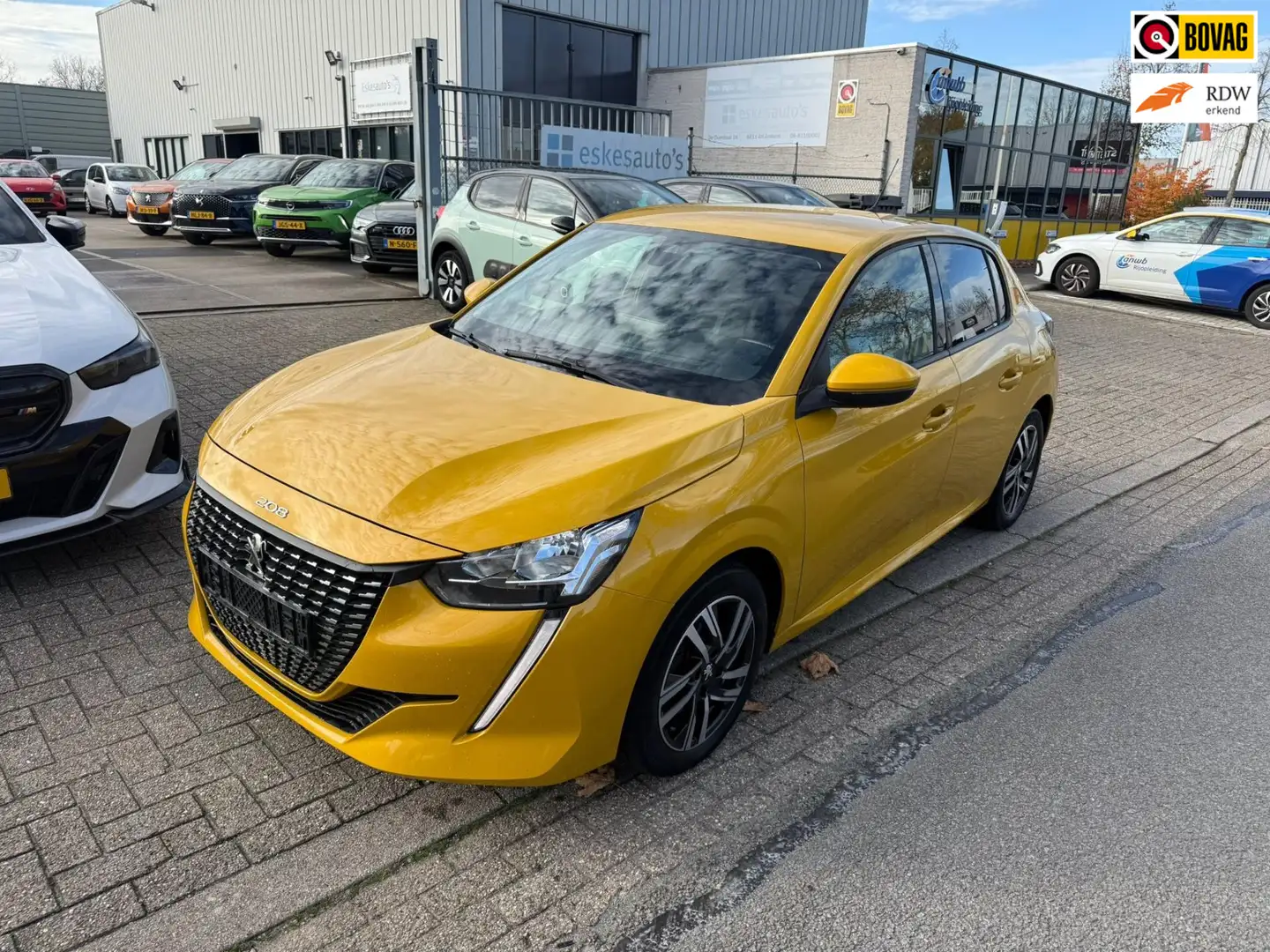 Peugeot 208 1.2 PureTech Allure 100PK, Navi, 12 mnd garantie Jaune - 1