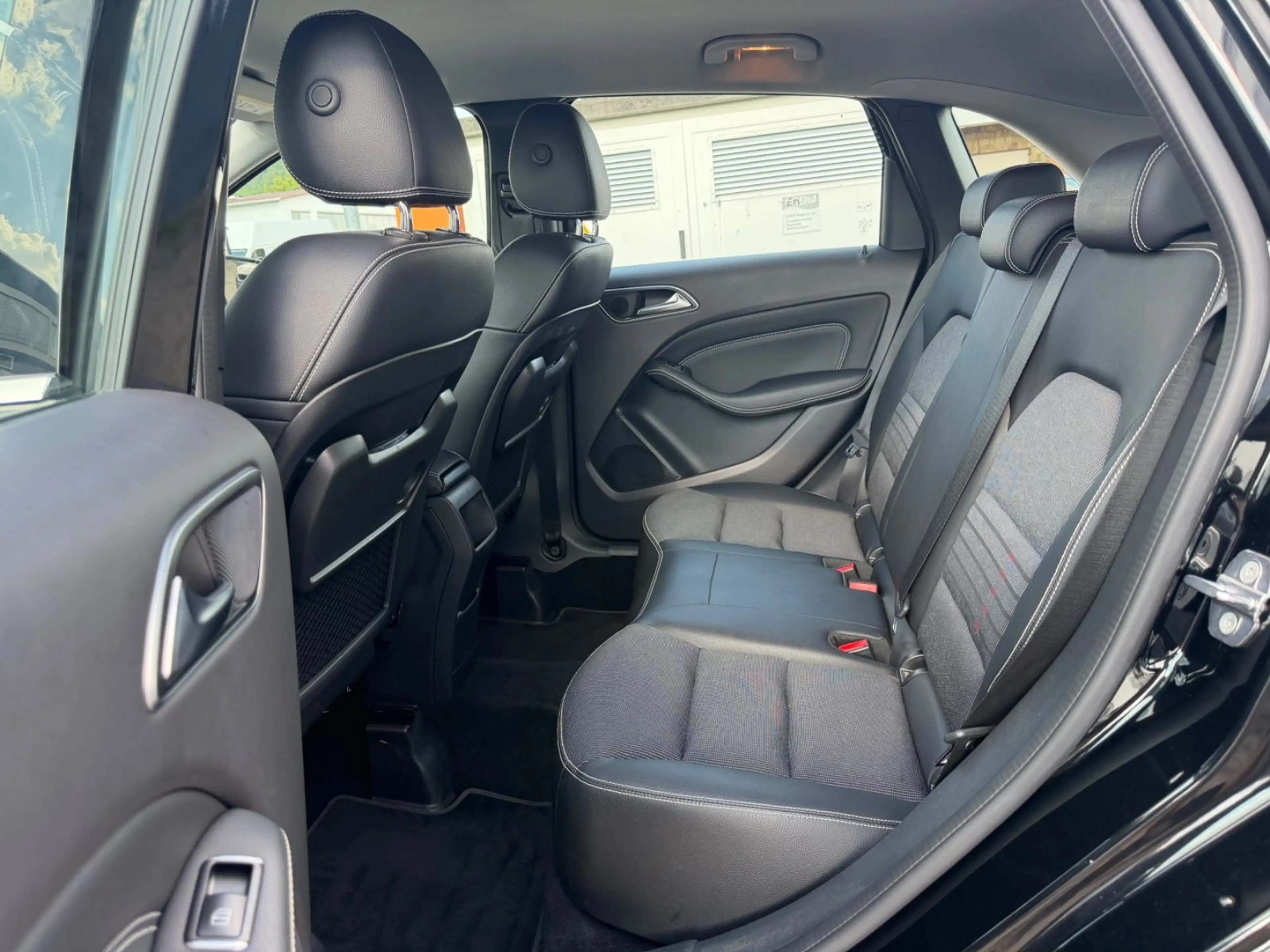 Mercedes-Benz B 250 Urban Style Edition — photo 11