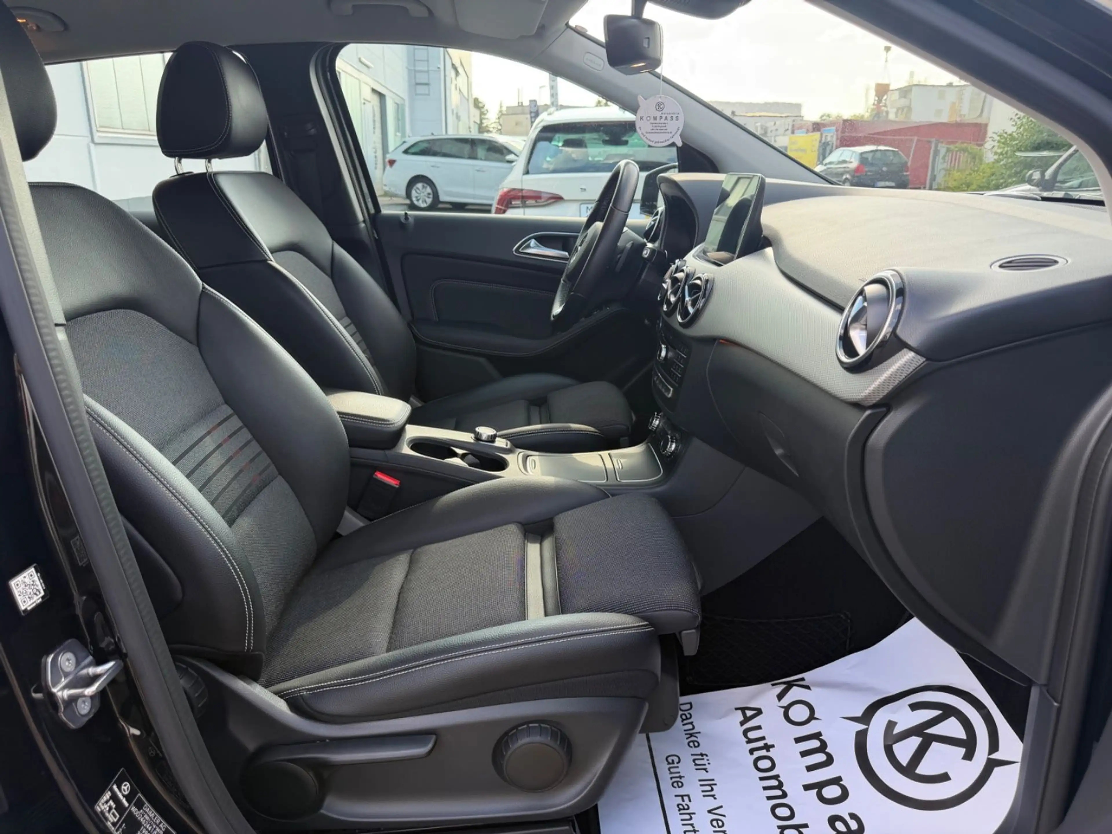 Mercedes-Benz B 250 Urban Style Edition — photo 10