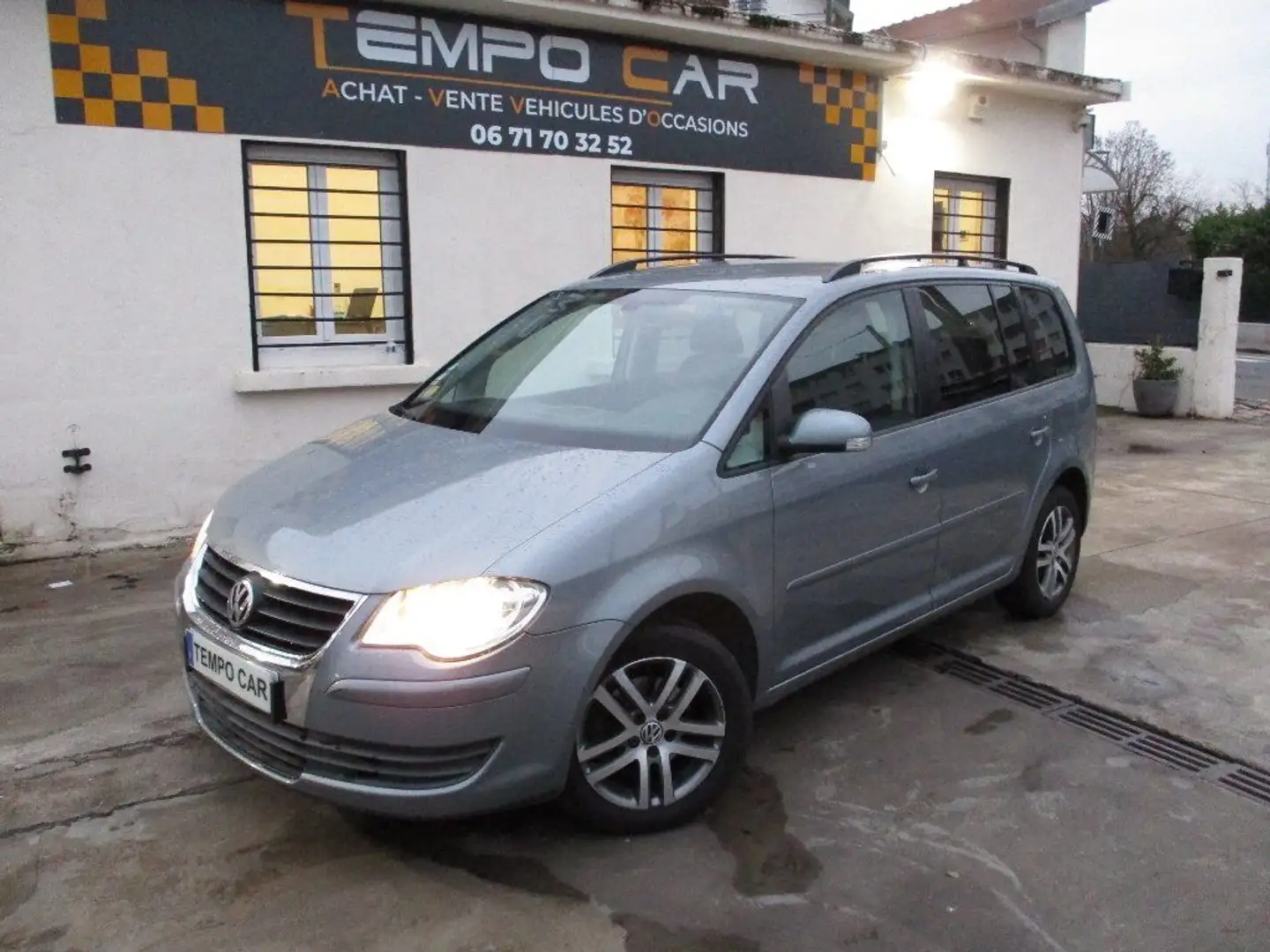 Volkswagen Touran 2.0 16S TDI 140 Confortline Gris - 1