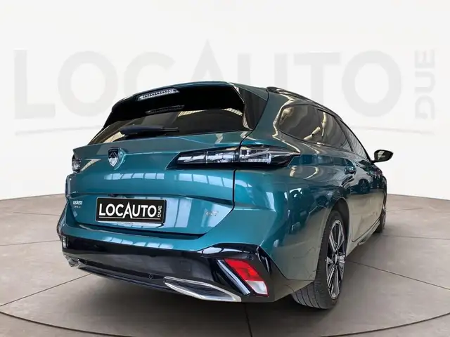 Peugeot 308 SW view 4