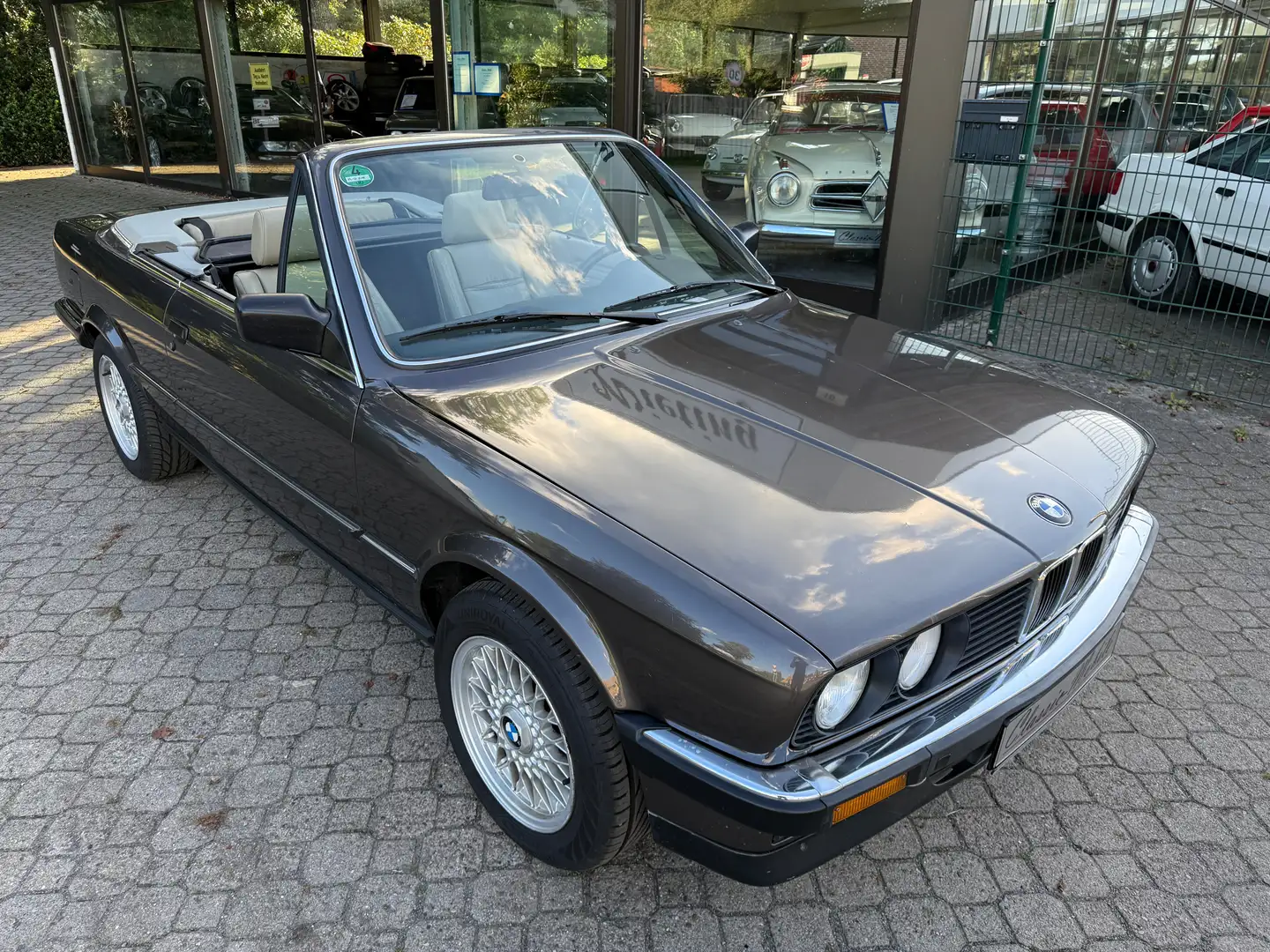 BMW 325 i Cabrio E30 *HU neu*Leder*Automatik*unverbastelt* Braun - 1