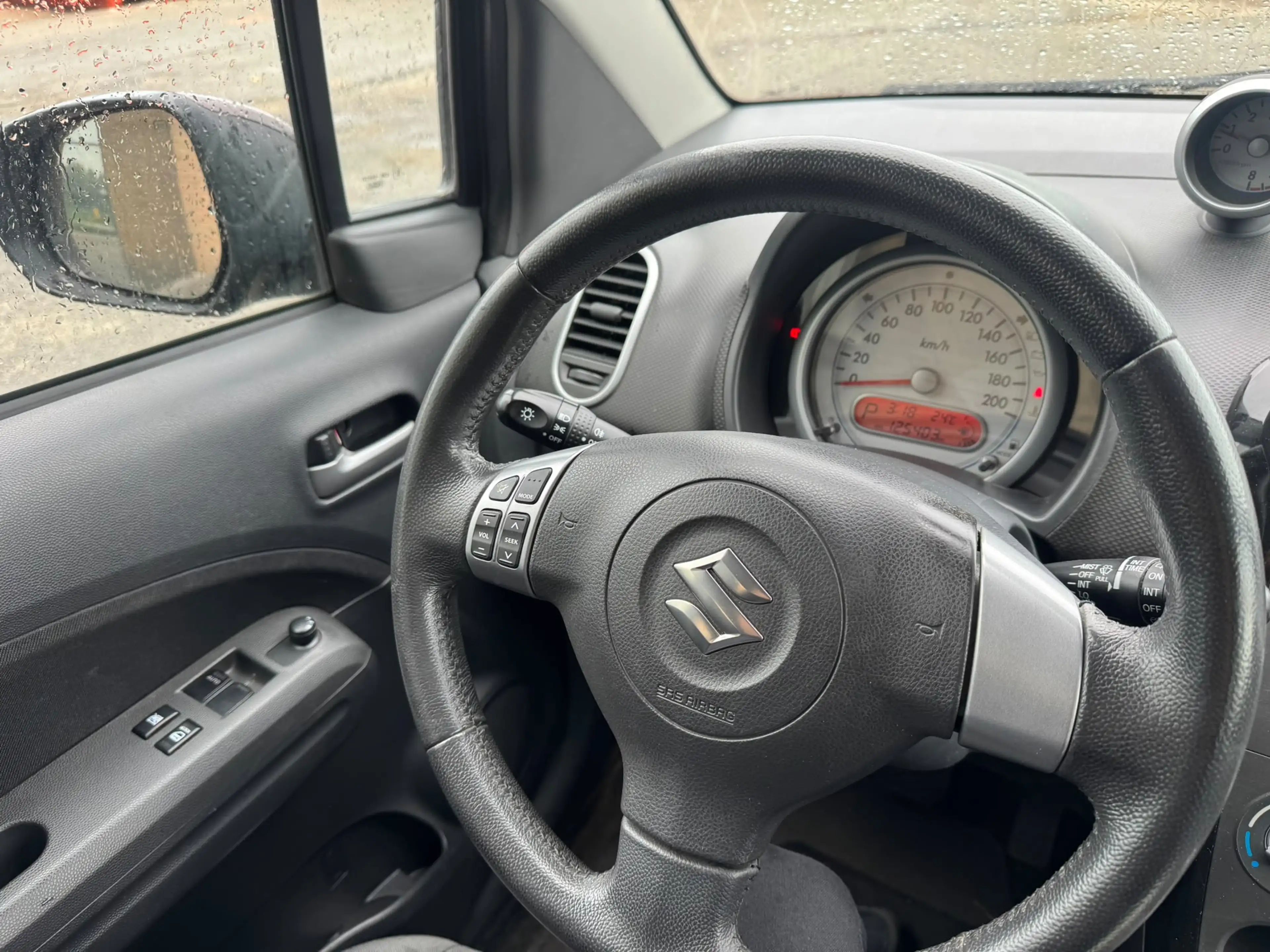 Suzuki Splash Splash 1.3 Essence Airco Prêt à immatriculer — photo 10